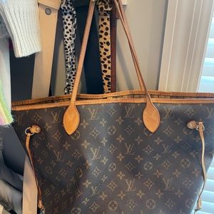 Authentic Louis Vuitton MM Neverfull bag